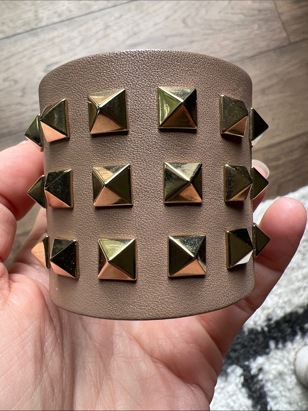 Valentino Rockstud Wide Cuff Beige - Picture 7 of 10